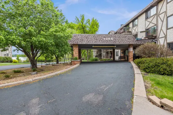 1304 W Medicine Lake Drive #308, Plymouth, MN 55441