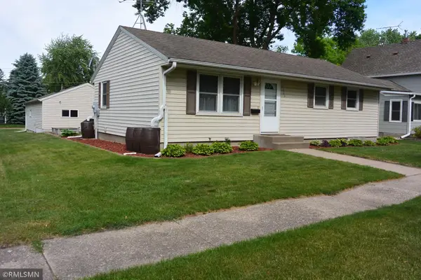 1323 Armstrong Avenue N, Glencoe, MN 55336