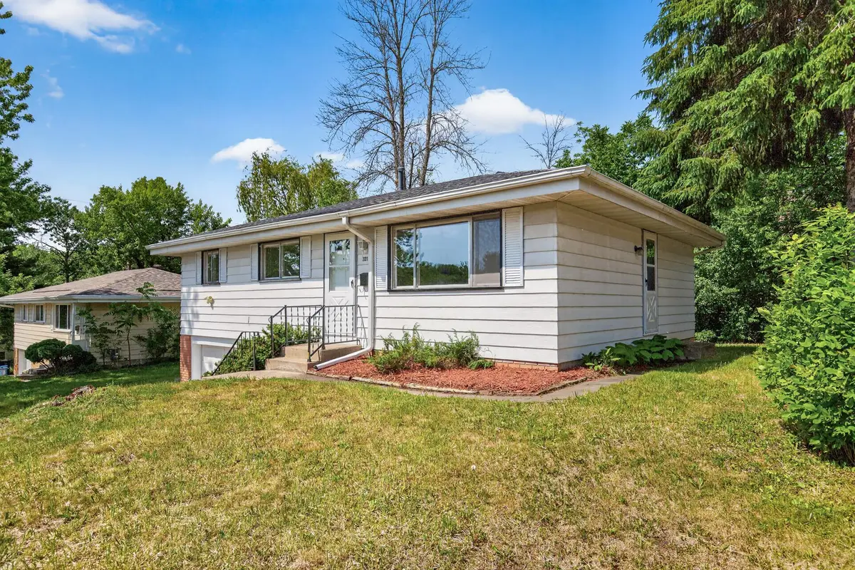 3211 Indiana Avenue N, Robbinsdale, MN 55422 - #1