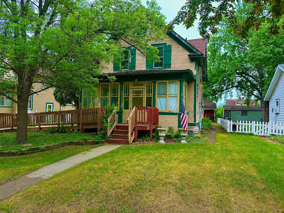 815 Main Avenue N, Thief River Falls, MN 56701 - #1