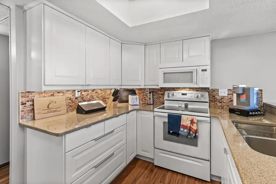 6085 Lincoln Drive #122, Edina, MN 55436 - #3