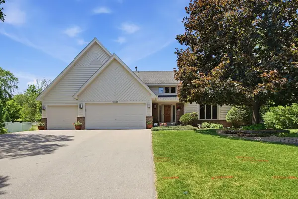 10825 46th Place N, Plymouth, MN 55442