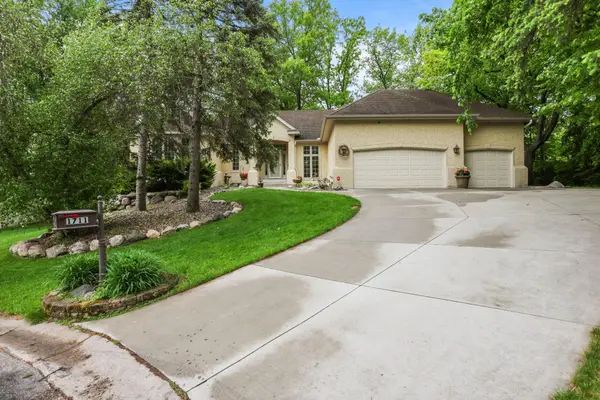 1711 Little Crow Drive, South Saint Paul, MN 55075