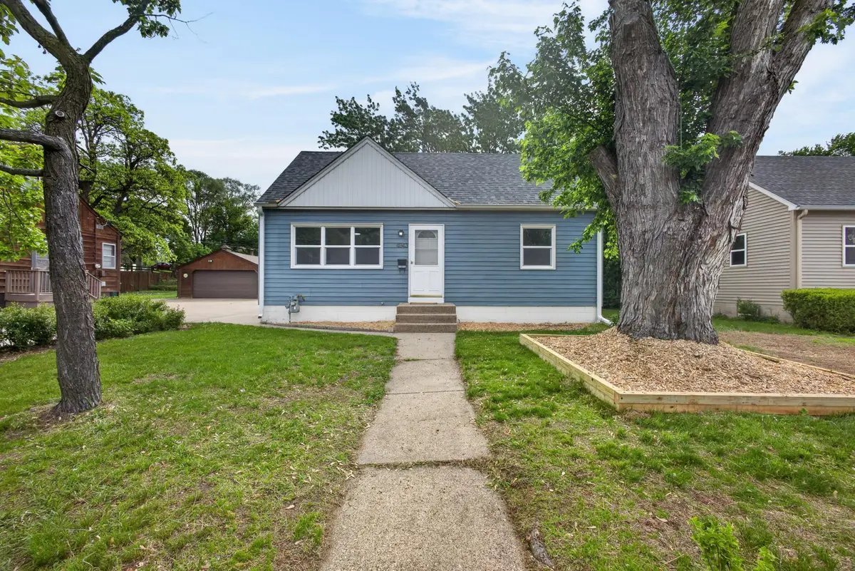 4943 Washington Street Ne, Columbia Heights, MN 55421 - #1