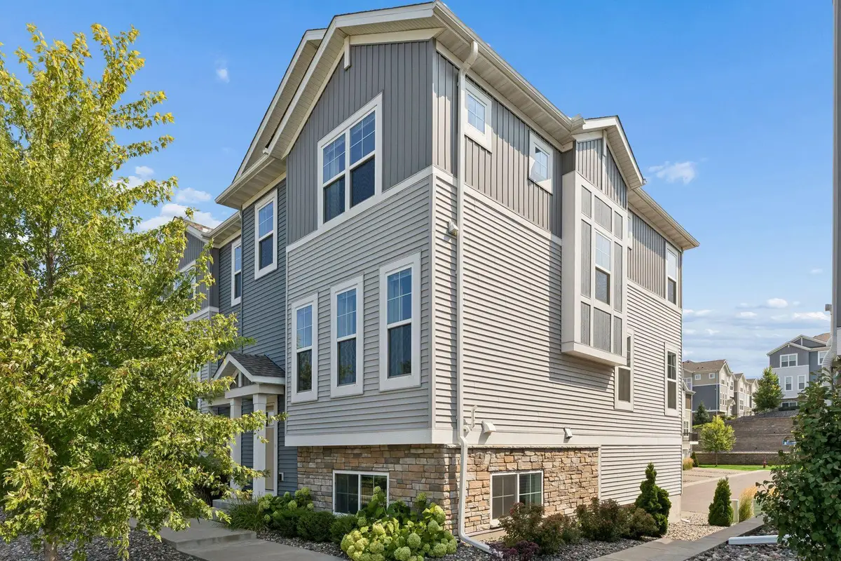 2193 Gateway Curve, North Saint Paul, MN 55109 - #1