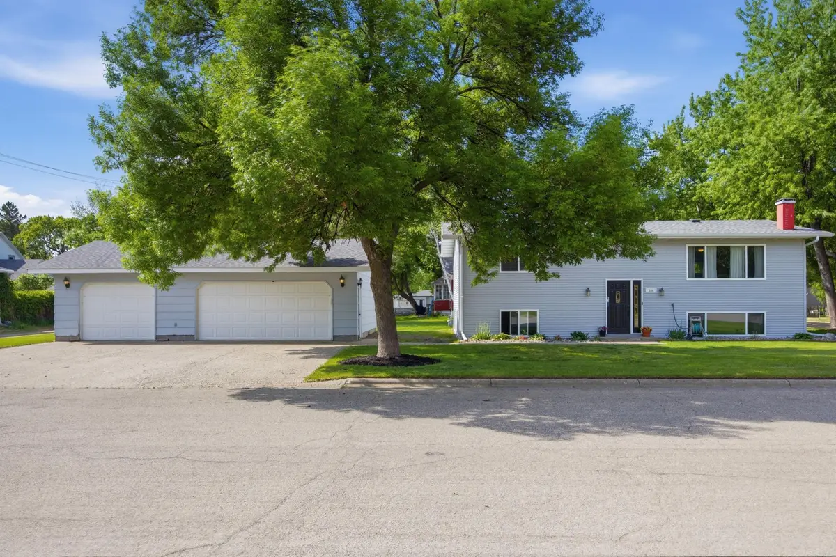 304 6th Avenue Se, Barnesville, MN 56514 - #1