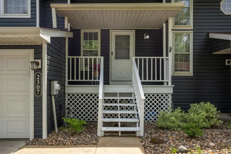 2307 Grange Avenue N, Oakdale, MN 55128 - #2