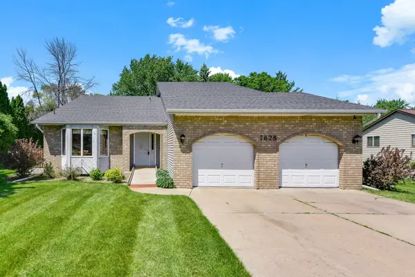 7628 Stillwater Boulevard North Boulevard N, Oakdale, MN 55128
