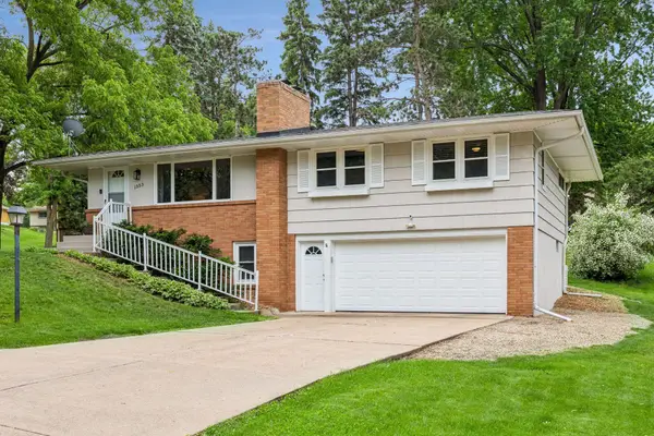 1353 Hillcrest Drive Ne, Fridley, MN 55432