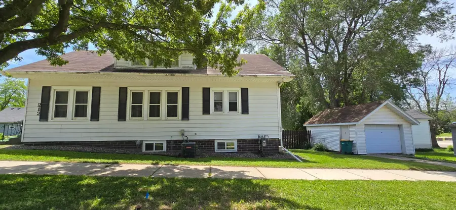 212 E 5th Street, Albert Lea, MN 56007 - #2
