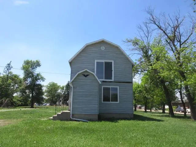 203 4th Street Sw, Hillsboro, ND 58045 - #1