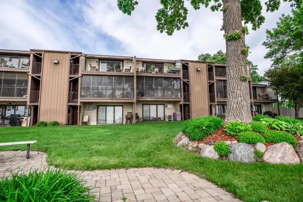 151 Lake Avenue N #102, Spicer, MN 56288