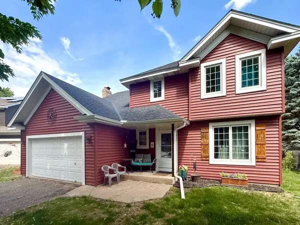 864 Winterberry Court, Woodbury, MN 55125
