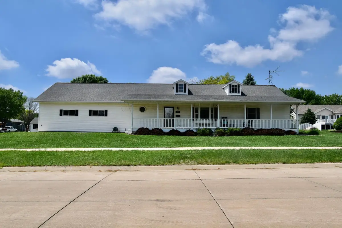 403 13th Avenue Ne, Sibley, IA 51249 - #1