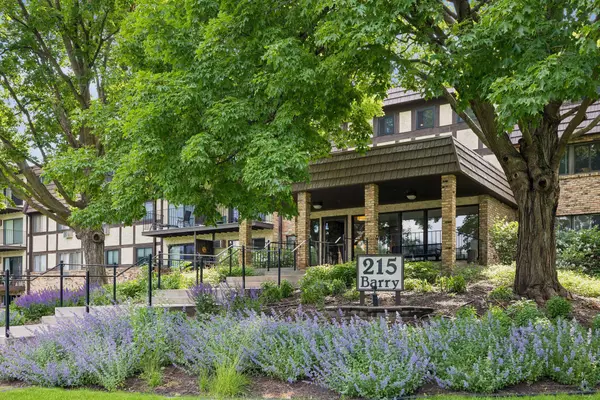 215 Barry Avenue S #218, Wayzata, MN 55391