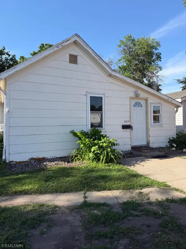 607 1st Avenue E, Shakopee, MN 55379