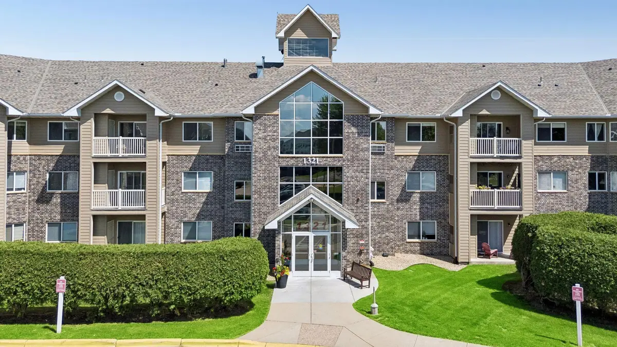 1321 Lake Drive W #123, Chanhassen, MN 55317 - #1