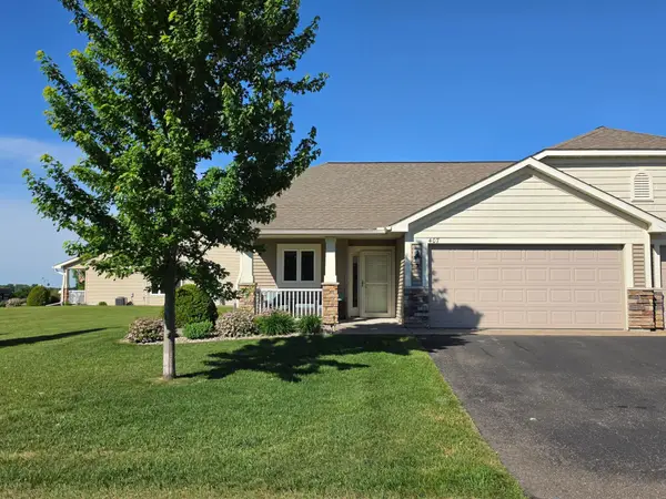 407 Cassandra Drive #33, New Richmond, WI 54017