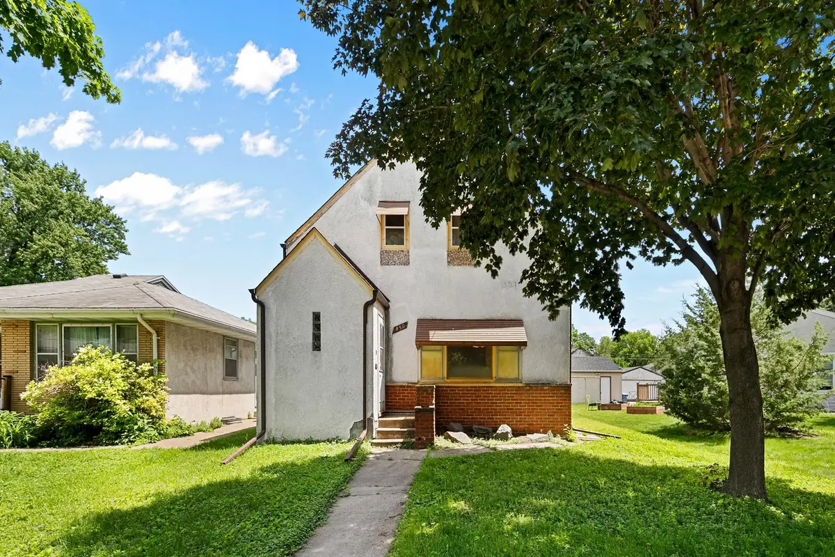 890 26th Avenue Se, Minneapolis, MN 55414 - #1