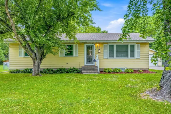 3687 Arcade Street N, Vadnais Heights, MN 55127
