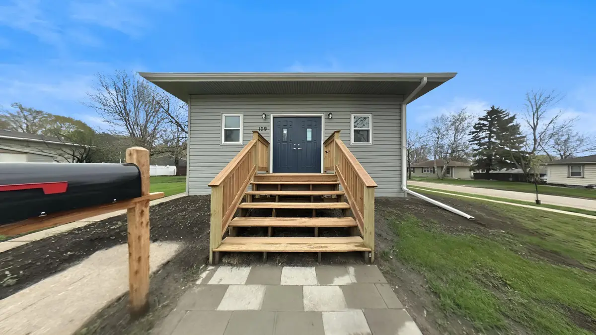 109 S Cottage Grove Avenue, Luverne, MN 56156 - #1