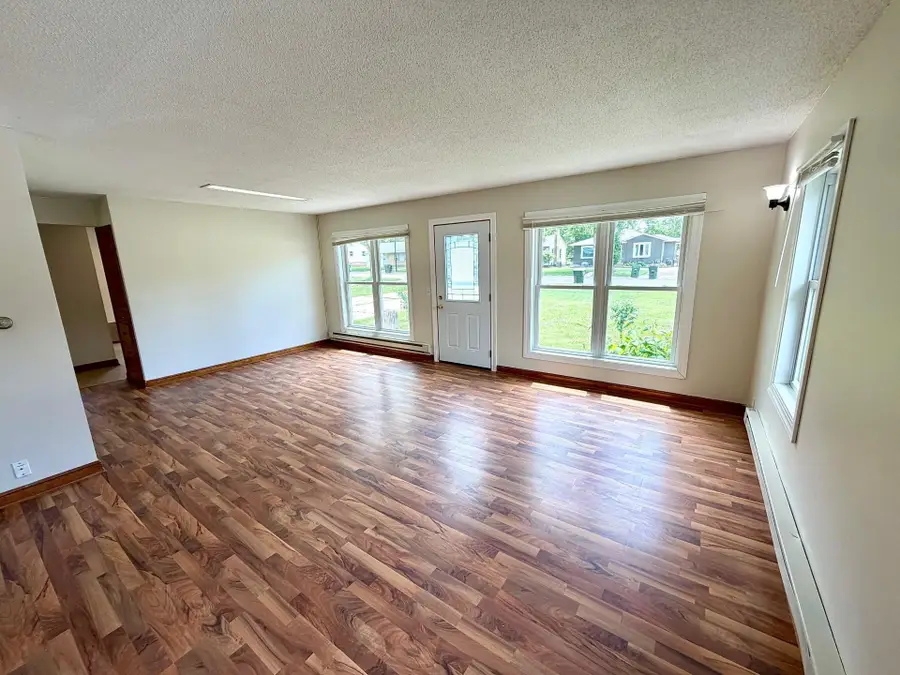 565 Madson Avenue Sw, Hutchinson, MN 55350 - #3