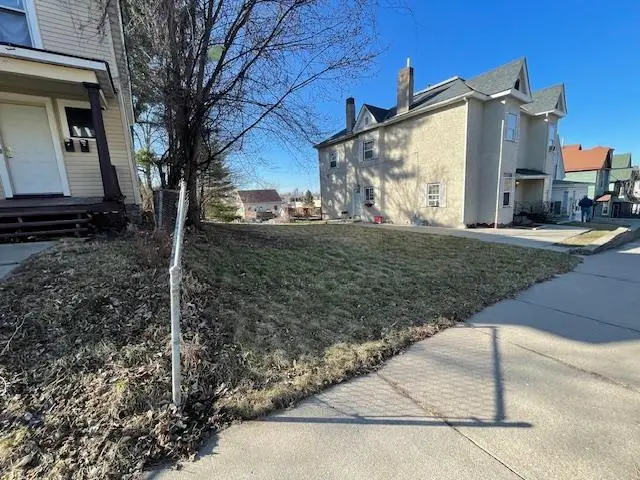 678 Lawson Avenue E, Saint Paul, MN 55106 - #1
