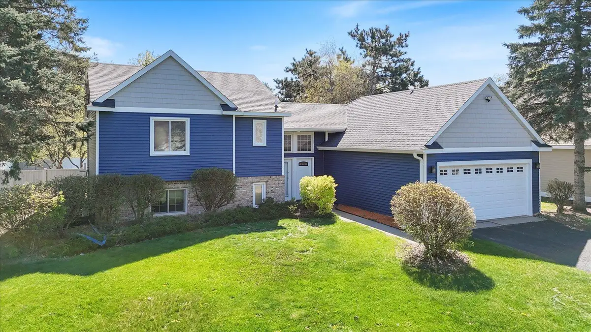 512 Hyde Avenue N, Mahtomedi, MN 55115 - #1