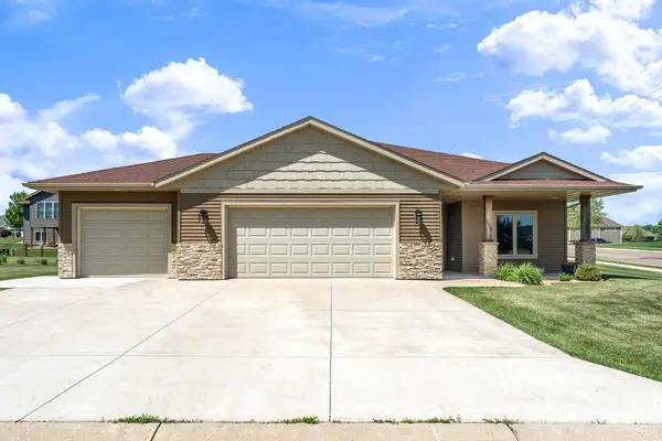 290 Acorn Place Ne, Owatonna, MN 55060