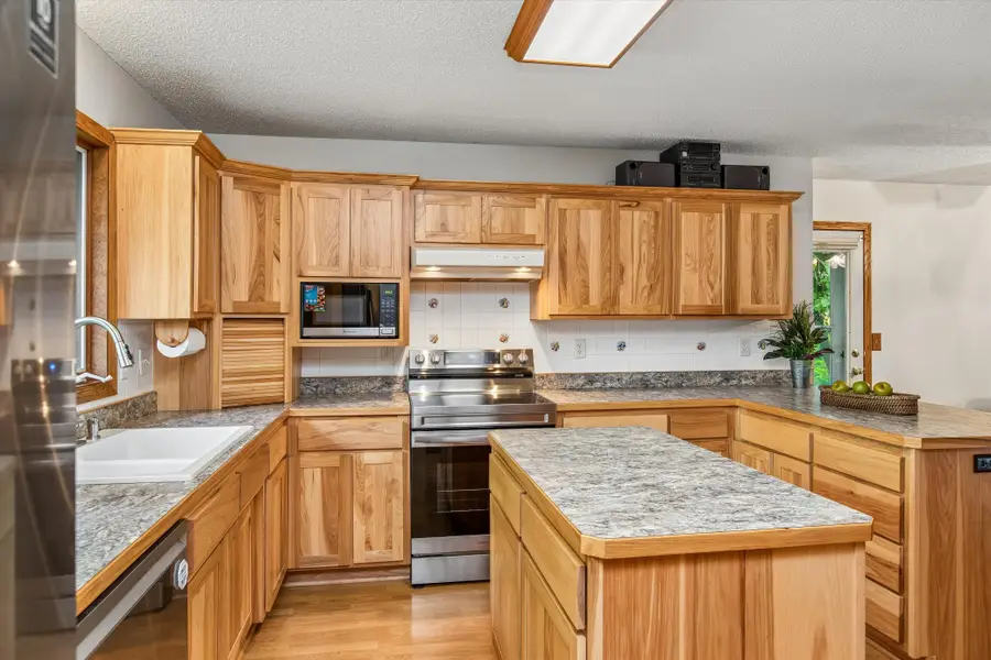 326 Warner Avenue N, Mahtomedi, MN 55115 - #3