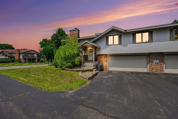 5654 Chatsworth Street N, Shoreview, MN 55126
