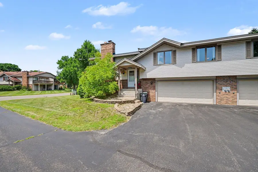 5654 Chatsworth Street N, Shoreview, MN 55126 - #2