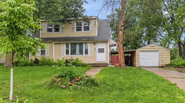 1450 Sandhurst Avenue E, Maplewood, MN 55109