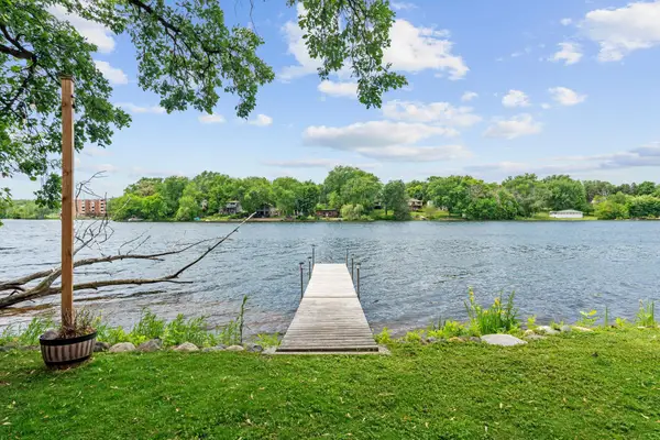 428 Glenbrook Avenue N, Oakdale, MN 55128