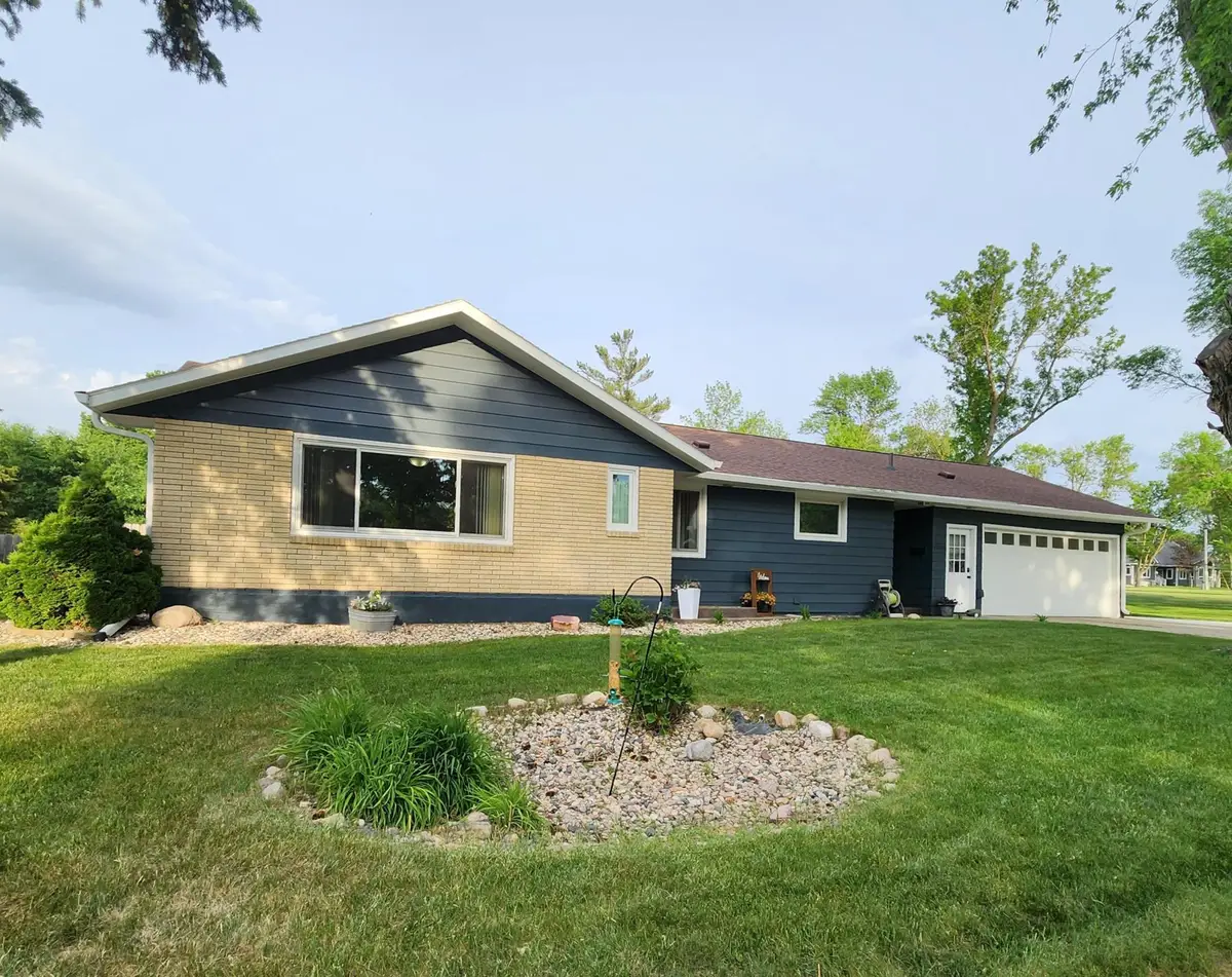 1105 5th Avenue Sw, Pipestone, MN 56164 - #1