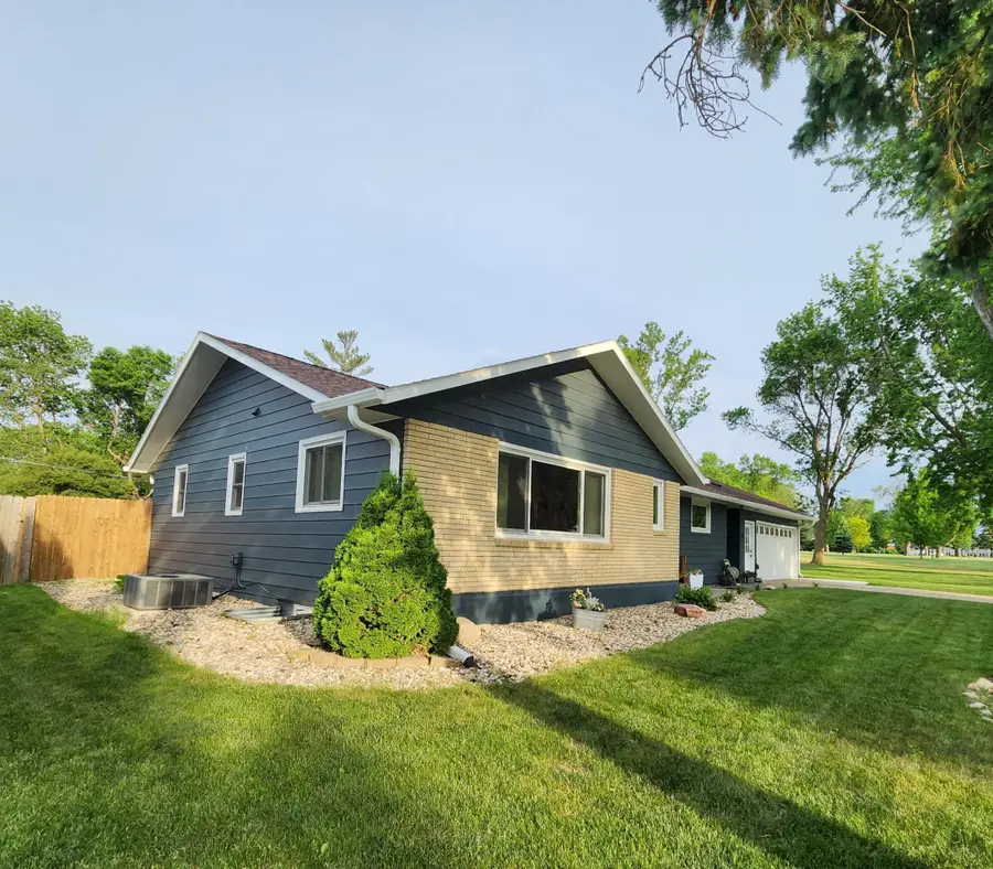 1105 5th Avenue Sw, Pipestone, MN 56164 - #2