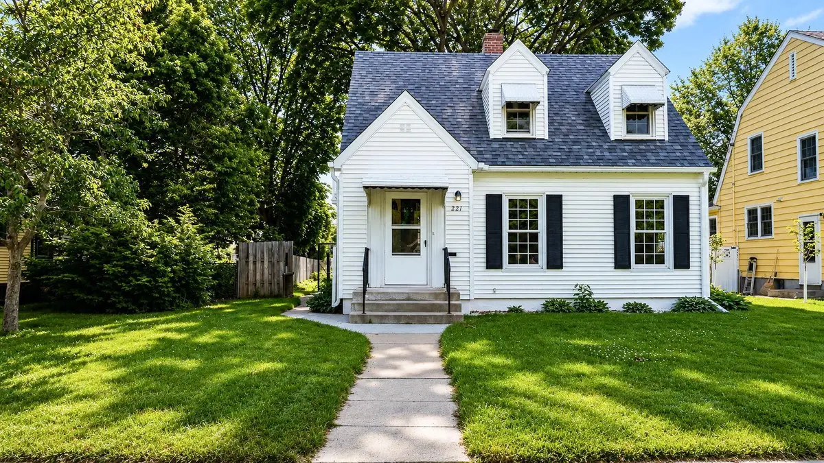 221 9th Avenue N, Hopkins, MN 55343 - #1