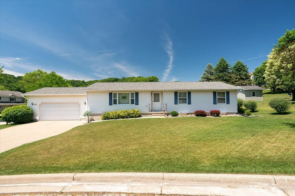 224 Eagles Bluff Road, La Crescent, MN 55947 - #1
