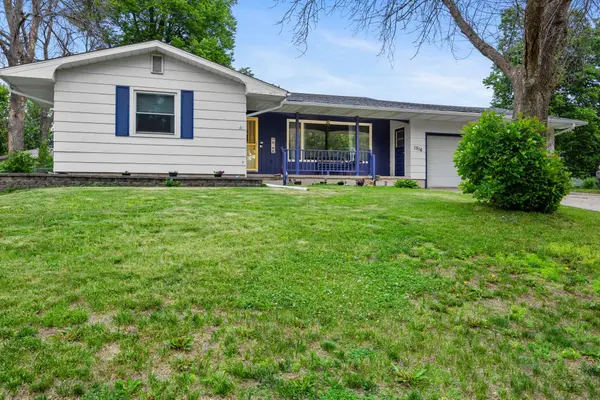 1516 Wellington Crescent, Faribault, MN 55021