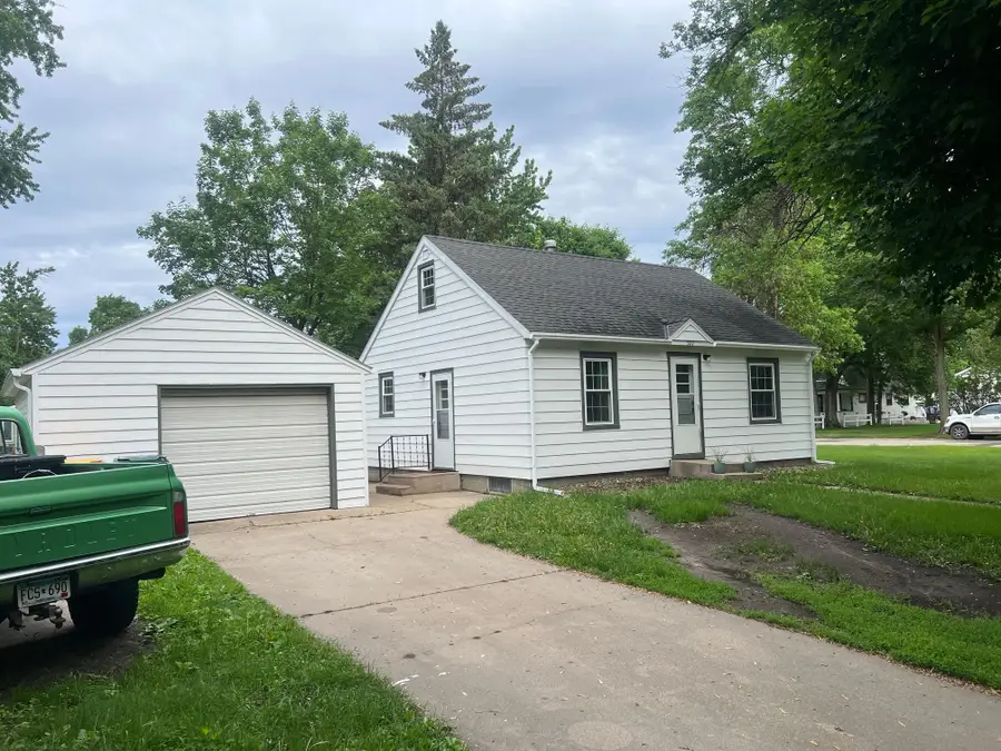 327 N Gilman Avenue, Litchfield, MN 55355 - #2