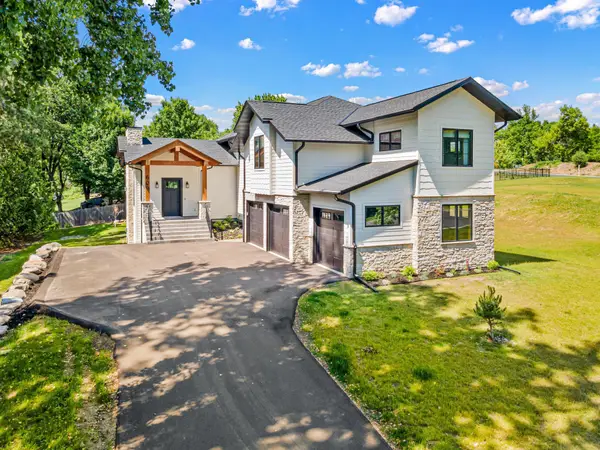 609 Callahan Place, Mendota Heights, MN 55118