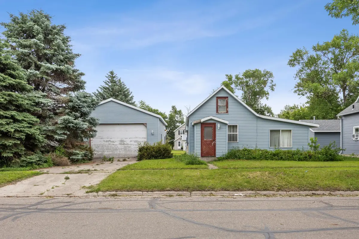 118 2nd Street Sw, Hillsboro, ND 58045 - #1