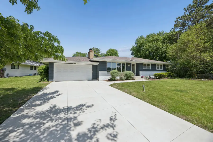 6204 Ashcroft Lane, Edina, MN 55424 - #2