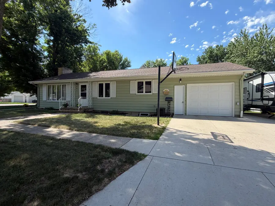 401 W Crawford Street, Luverne, MN 56156 - #2