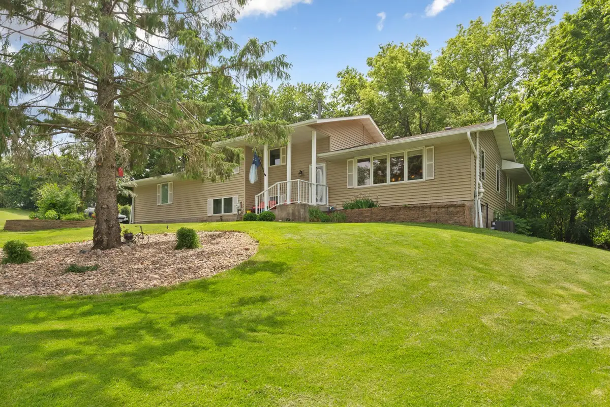 1320 11th Avenue Ne, Faribault, MN 55021 - #1