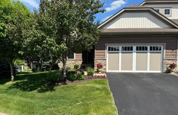 10788 Lyndale Bluffs Trail, Bloomington, MN 55420