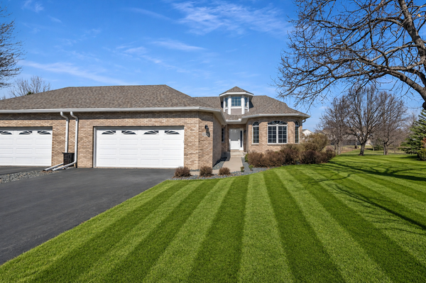 10408 Eagle Pointe Trail, Woodbury, MN 55129