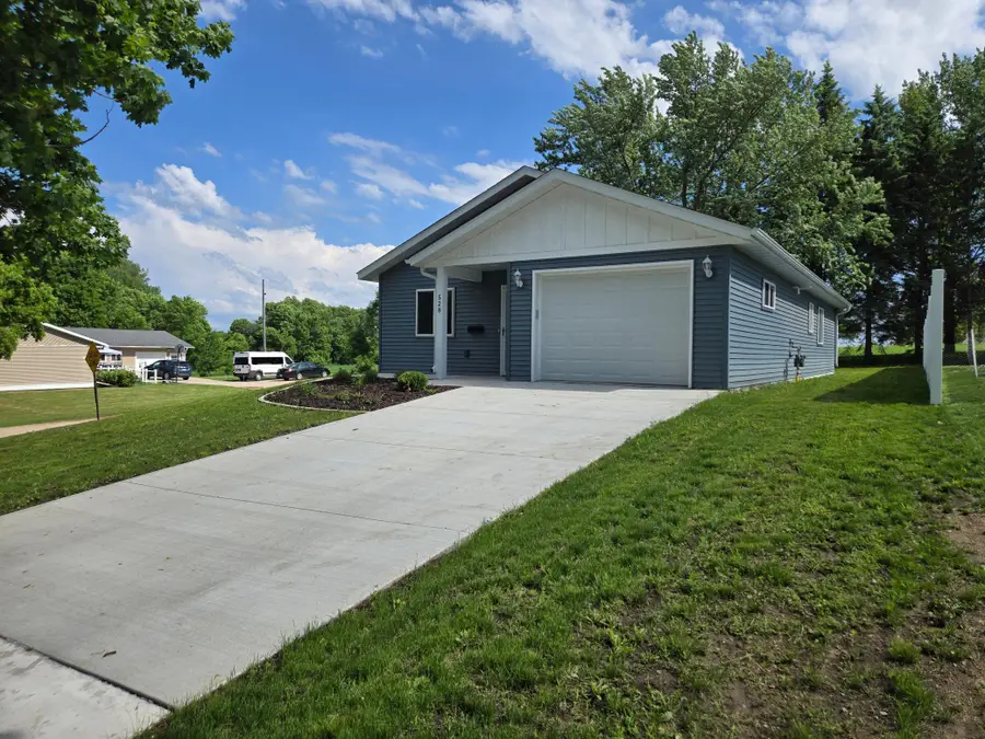 528 E St Charles Avenue, Fergus Falls, MN 56537 - #2