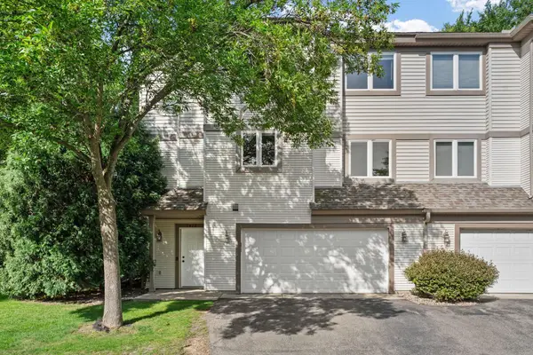 1416 Mcandrews Road E, Burnsville, MN 55337