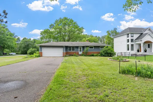 15 Pineview Lane N, Plymouth, MN 55441